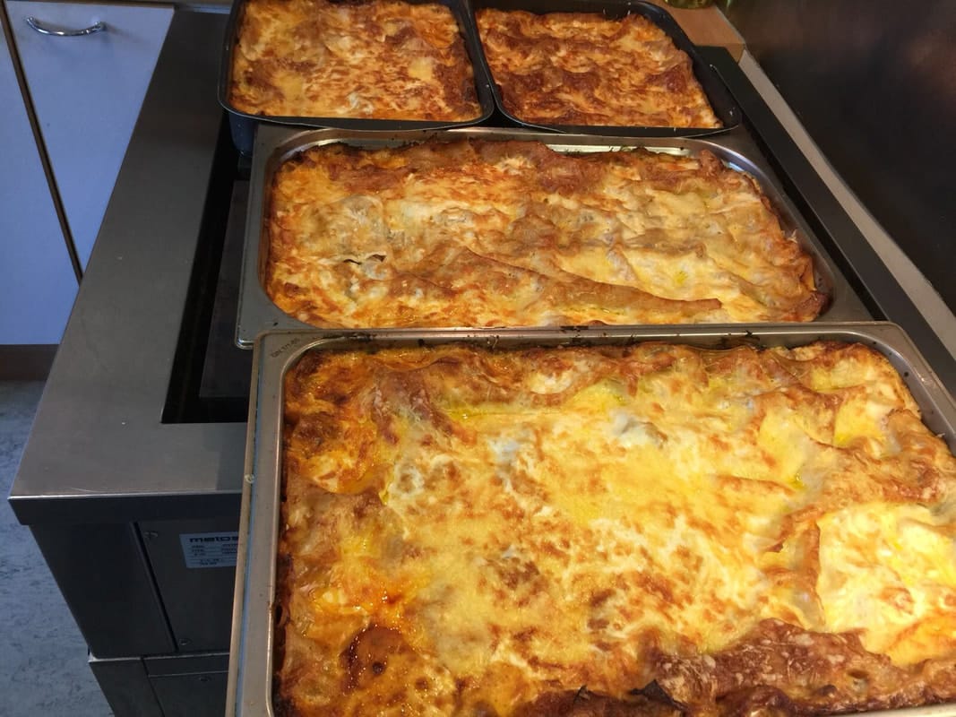 Uunista tullutta lasagnea